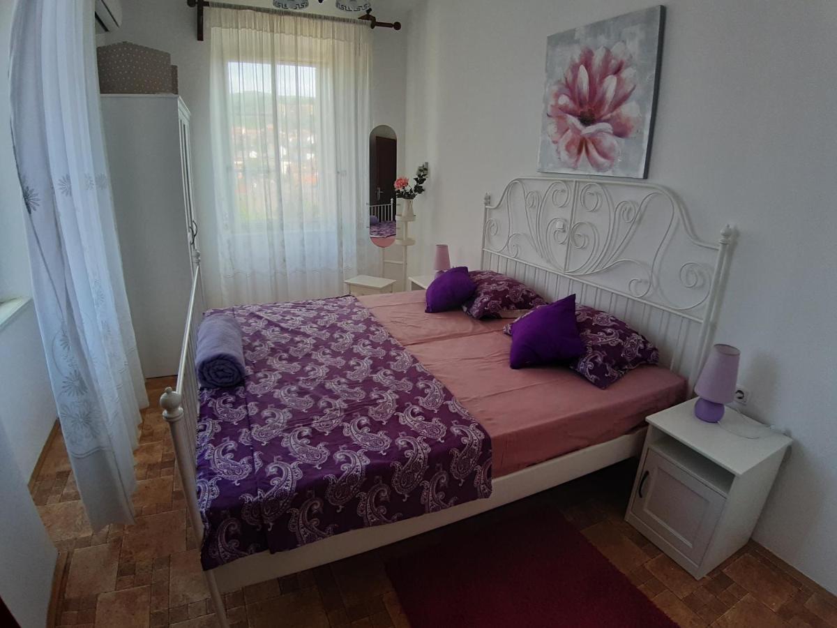 Apartment Palazzo Sare Vrbnik  Extérieur photo