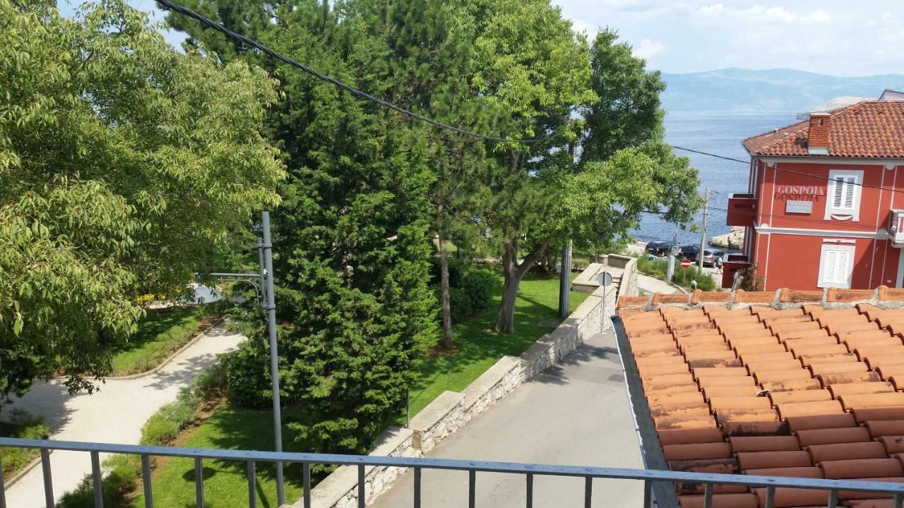 Apartment Palazzo Sare Vrbnik  Extérieur photo